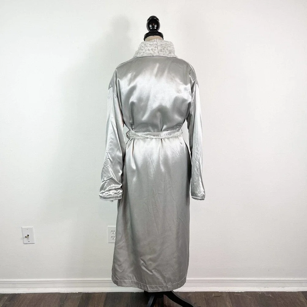 Giraffe At Home NWT Women's Luxe Satin Snow Leopard Faux Fur Robe M - Picture 5 of 7